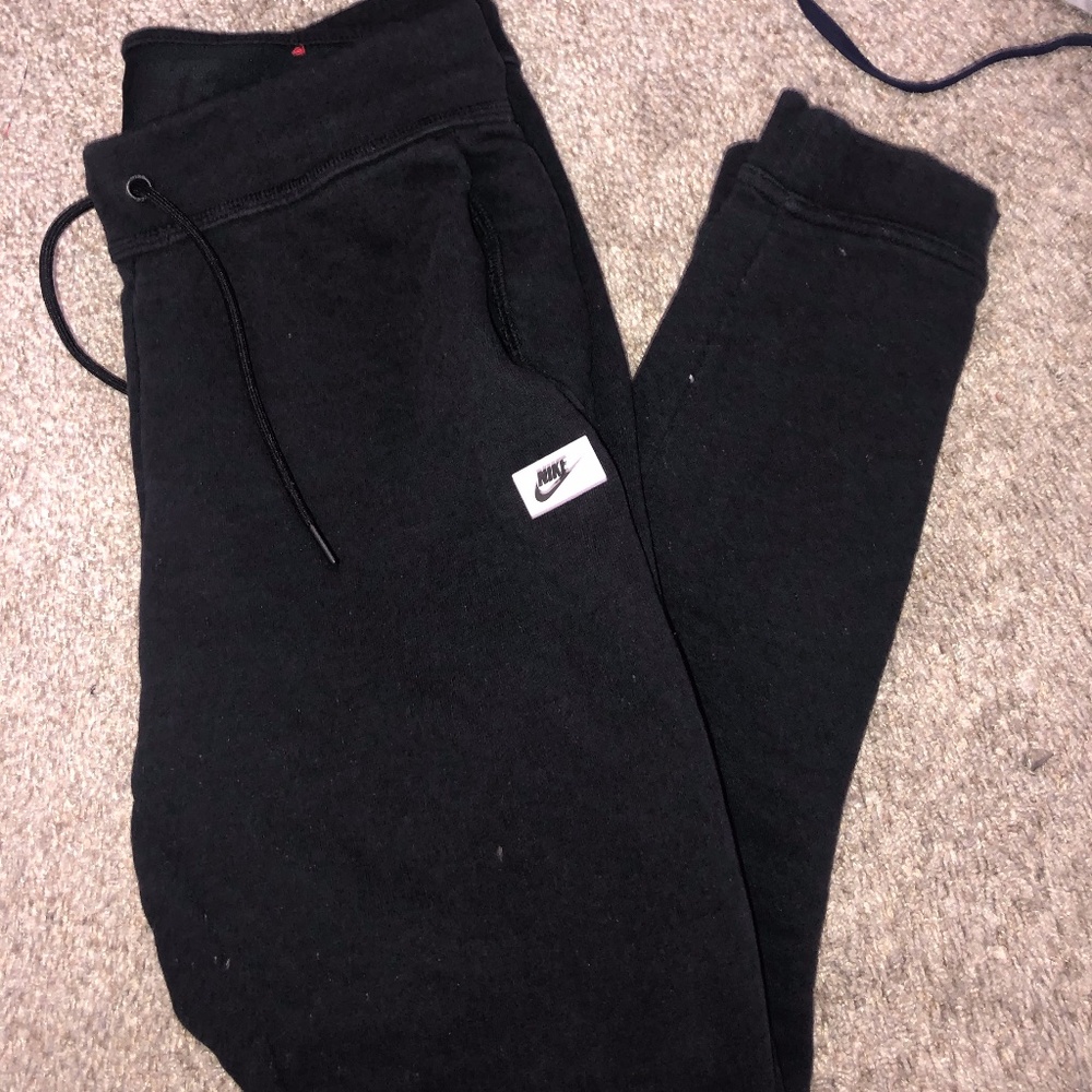black nike sweats